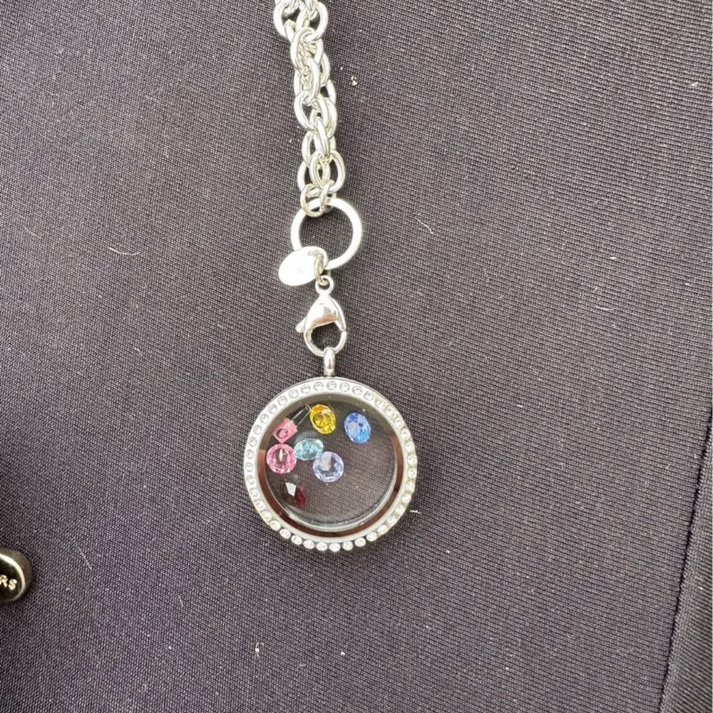 Elegant Silver Pendant Necklace with Multicolor Gems